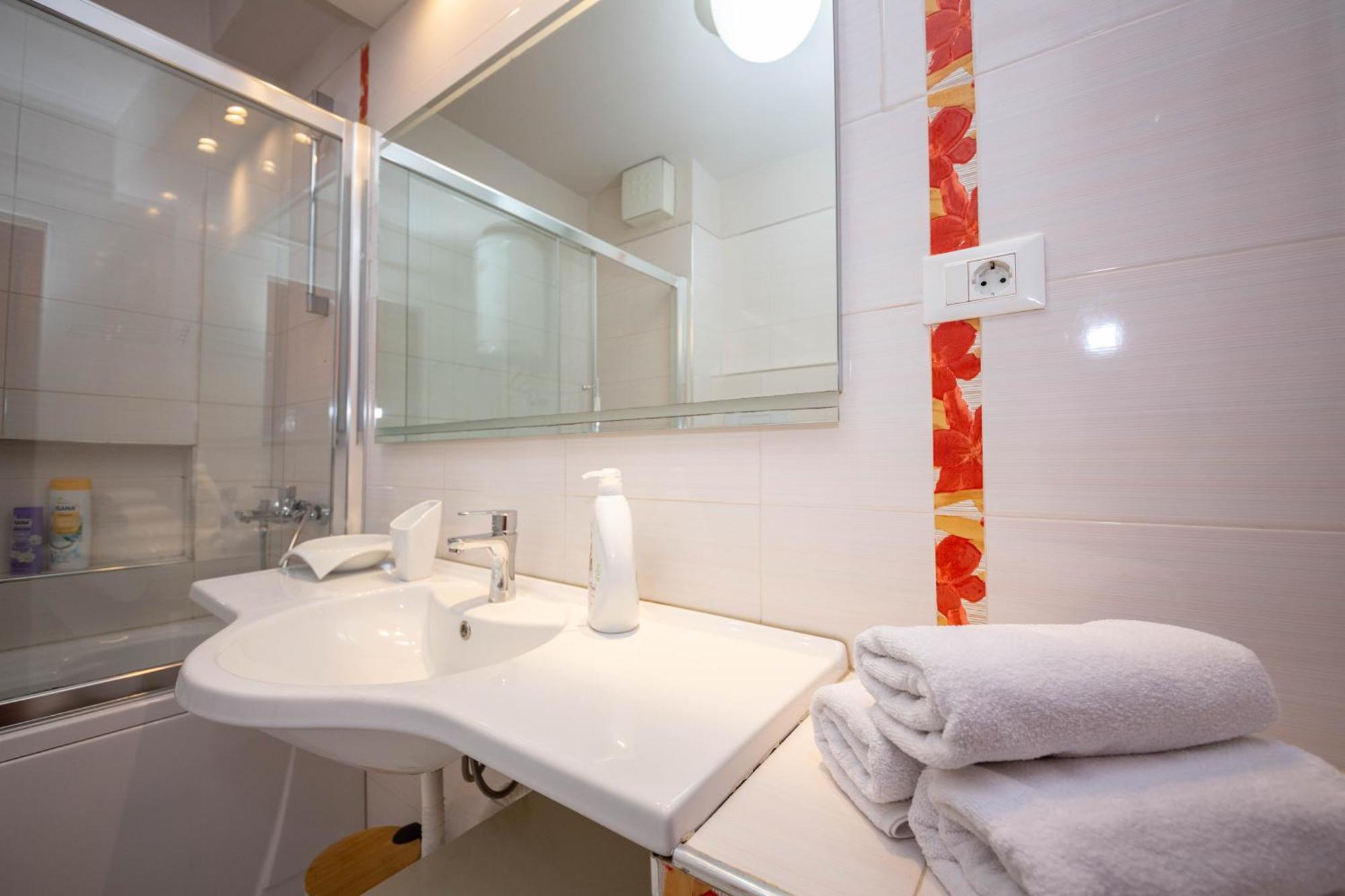 Blloku Unique Apartments 3 Тирана Екстер'єр фото